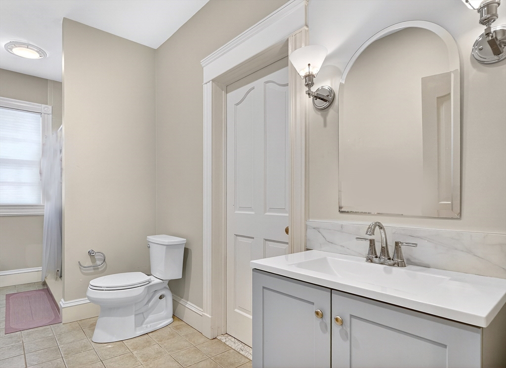 451 Wellesley St Property Photo 23