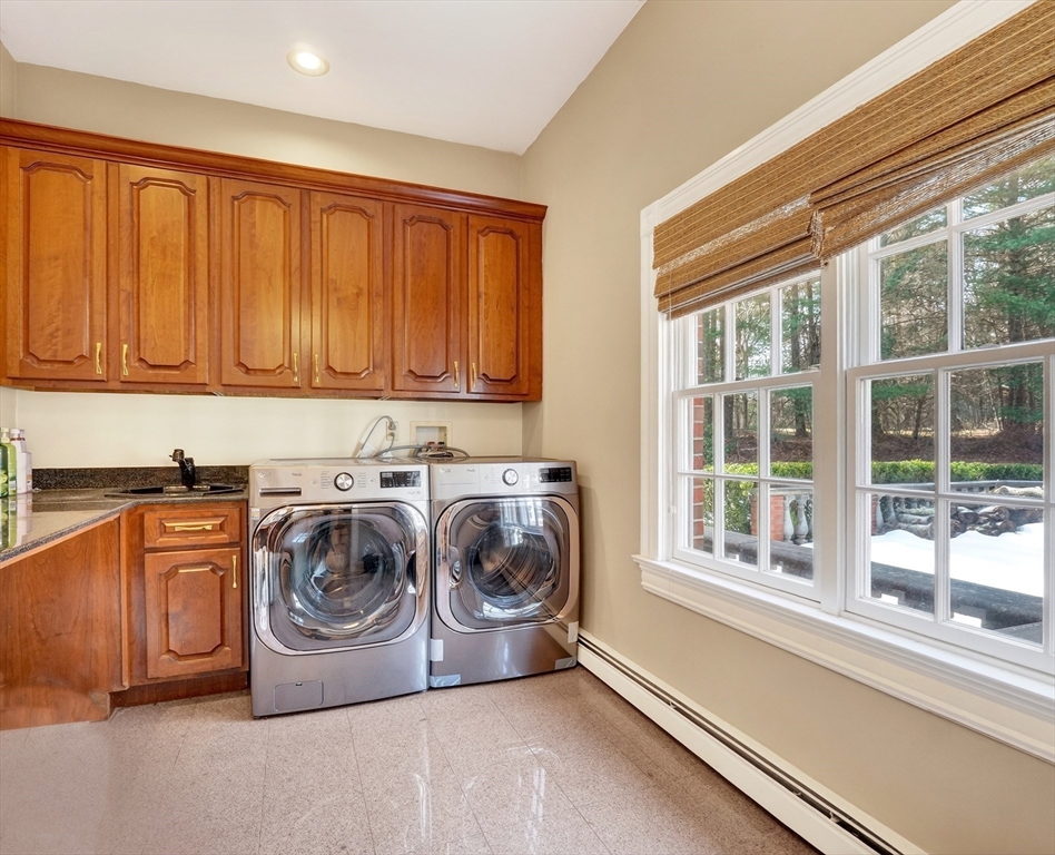 451 Wellesley St Property Photo 24