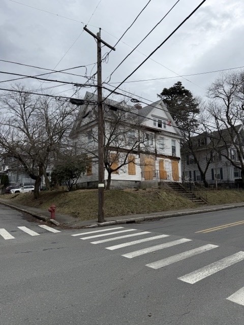 337 Beacon St Property Photo 3