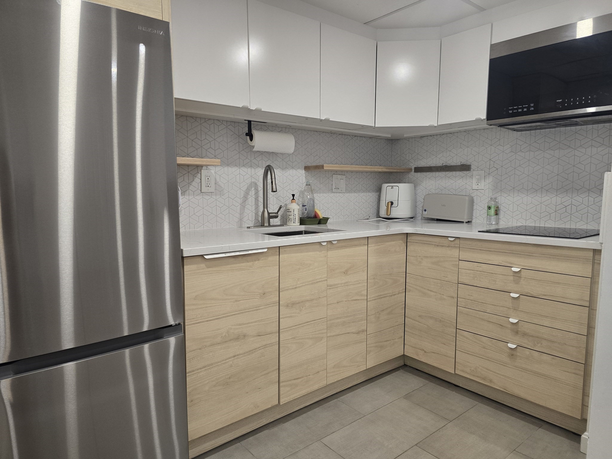 466 Commonweatlh # 807 Property Photo 1