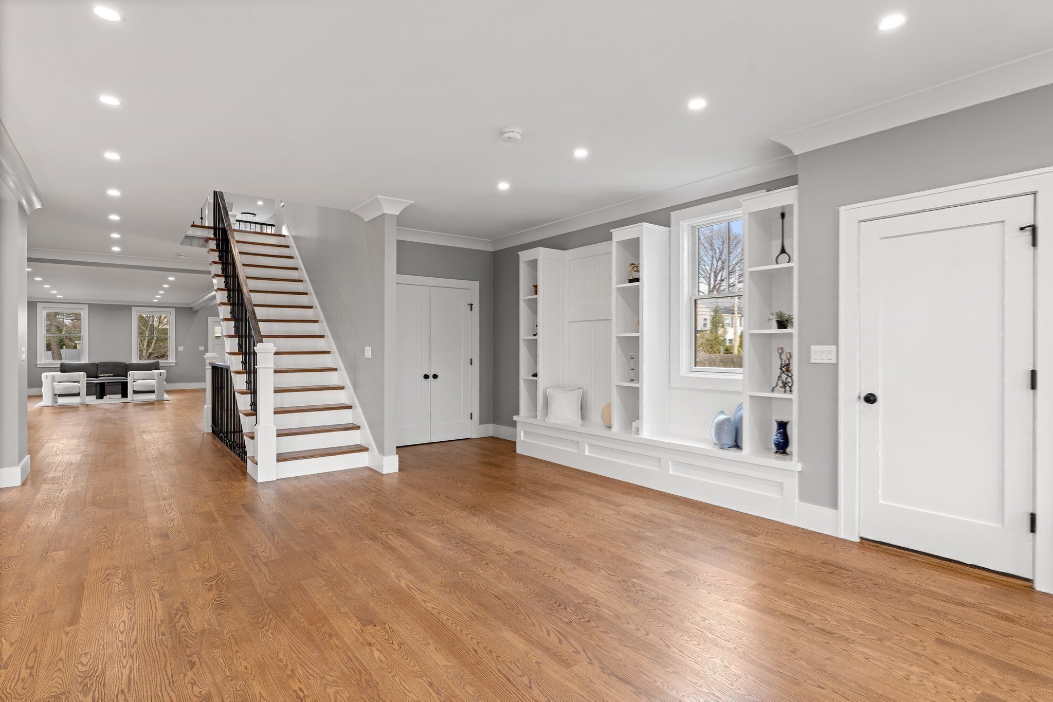 462 Waltham Street Property Photo 15