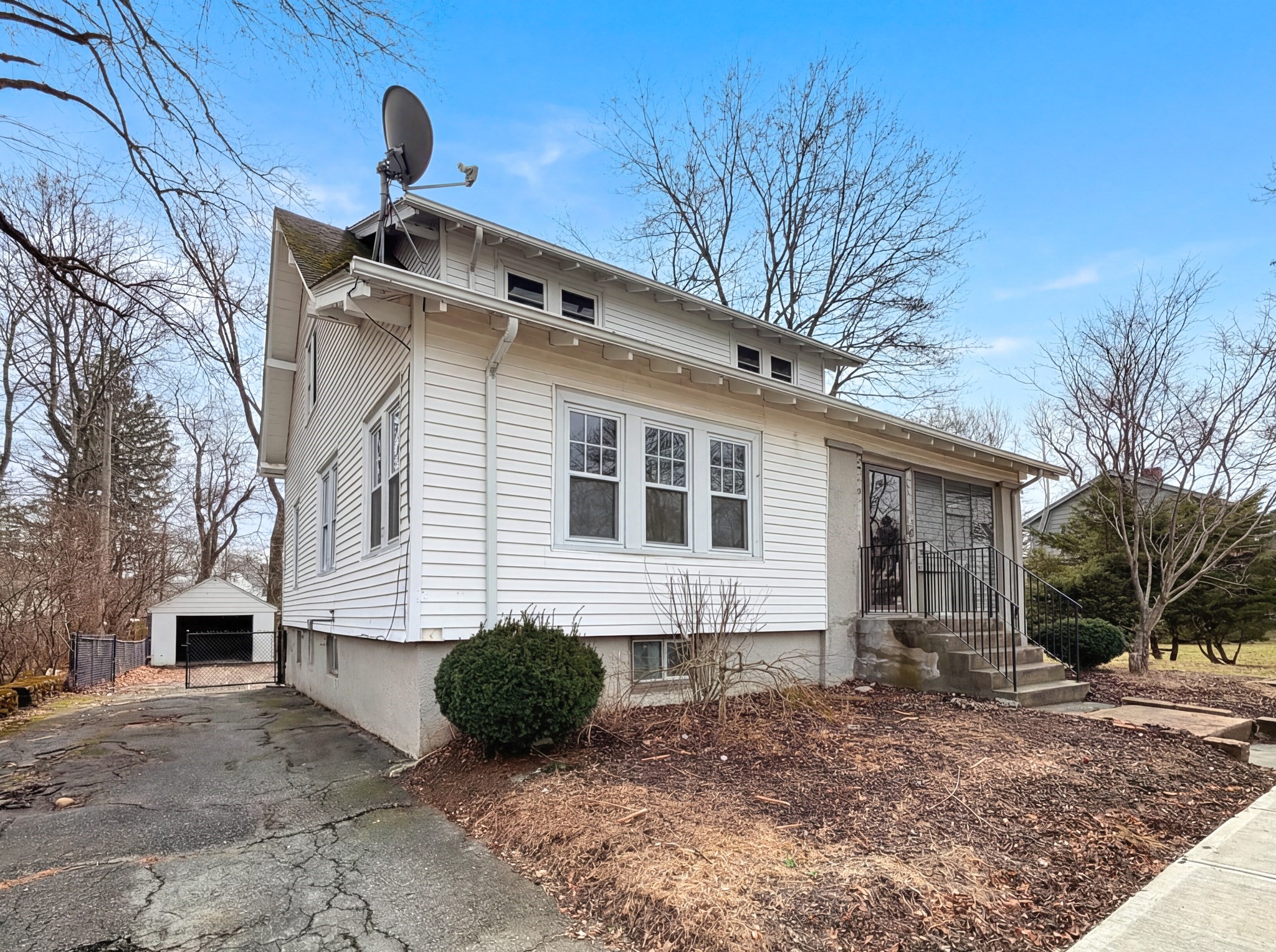 10 Perrot St Property Photo 1