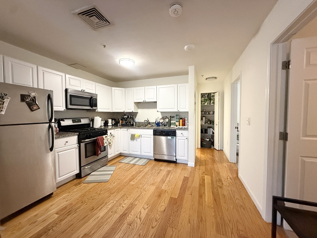660 Cambridge St # 302 Property Photo 1