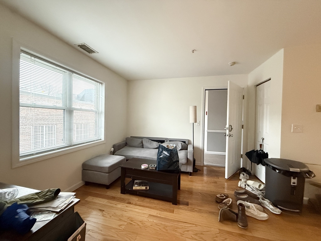 660 Cambridge St # 302 Property Photo 3