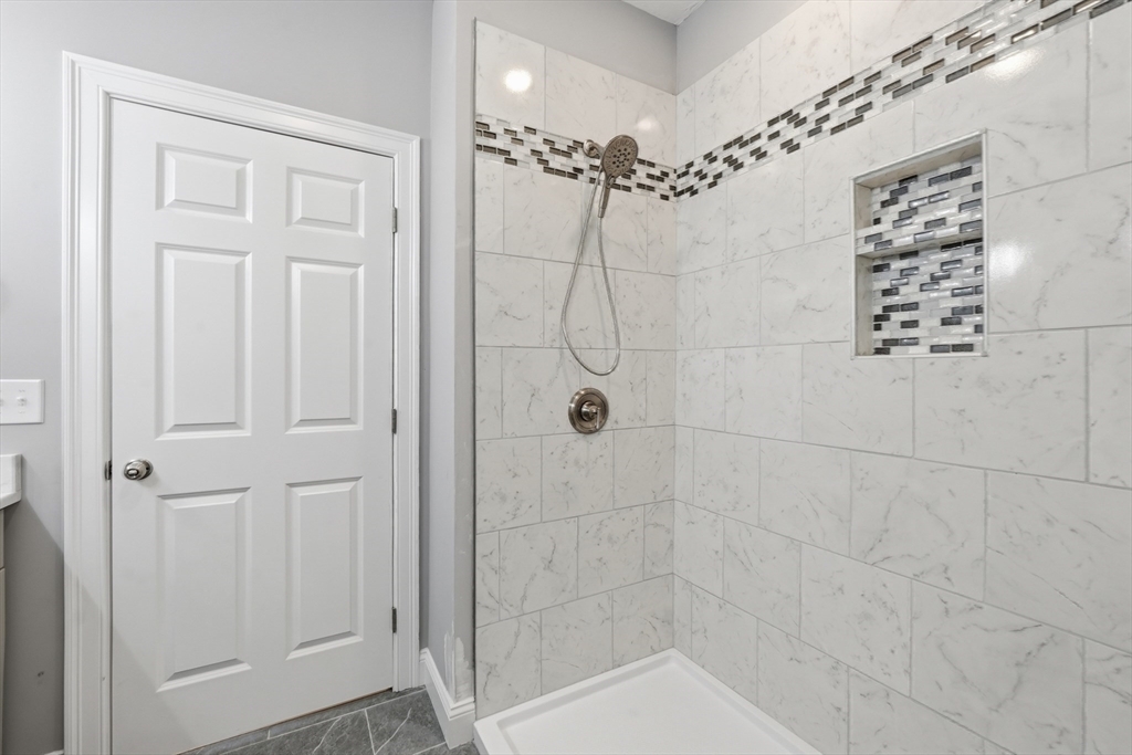 18 Lakeshore Drive Property Photo 27