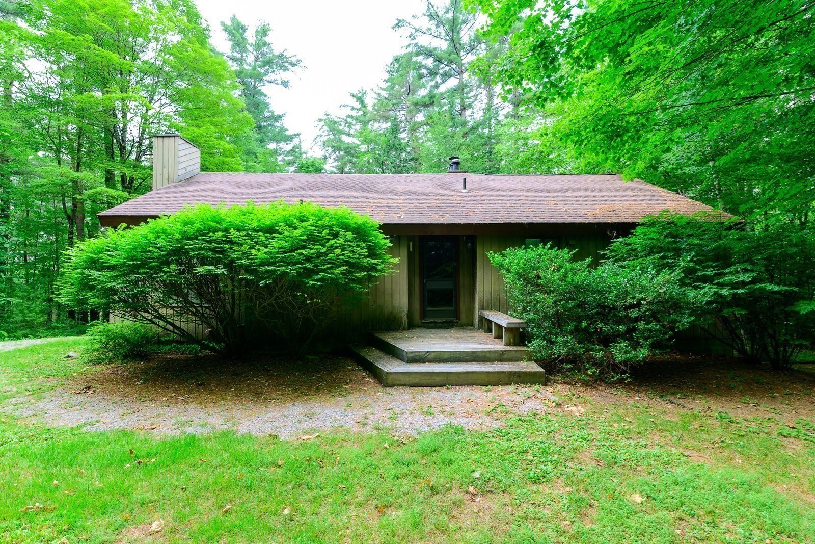 303 Lakeshore Property Photo 4