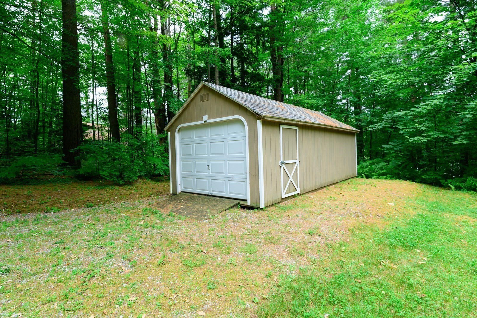 303 Lakeshore Property Photo 5