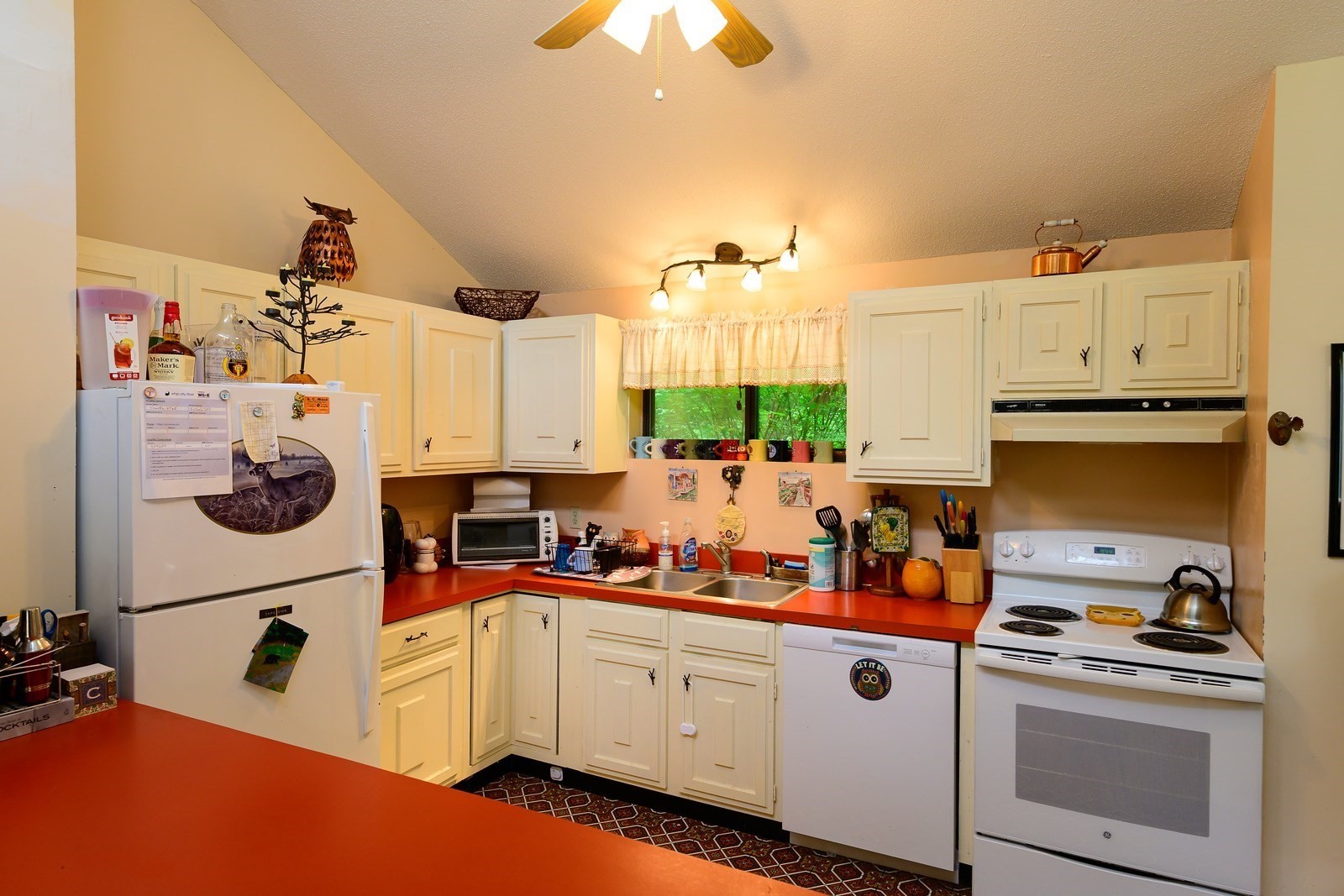 303 Lakeshore Property Photo 6