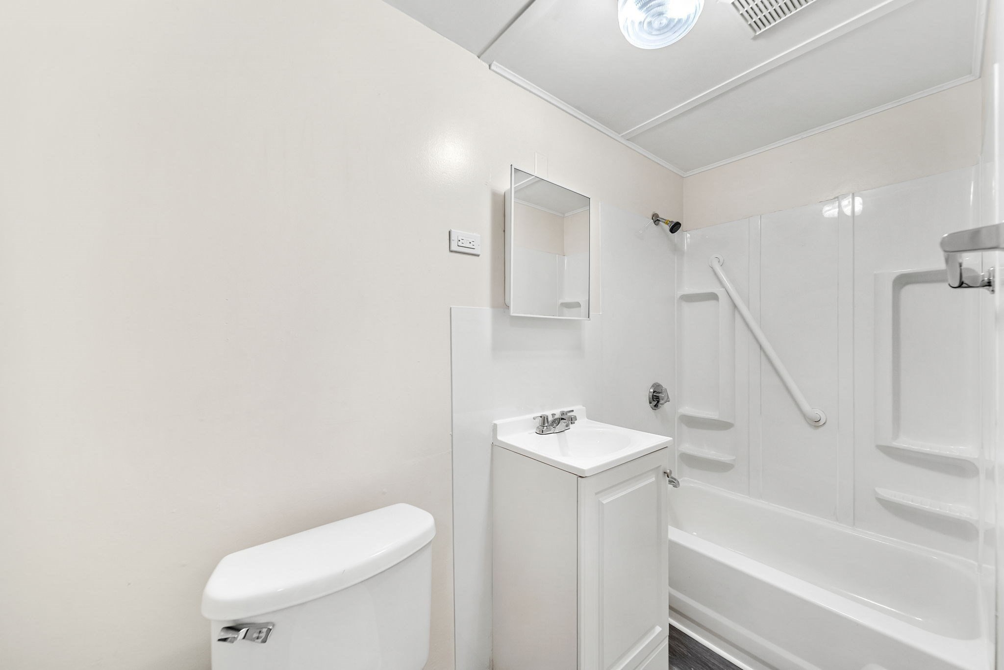 20 Autumn St Property Photo 8