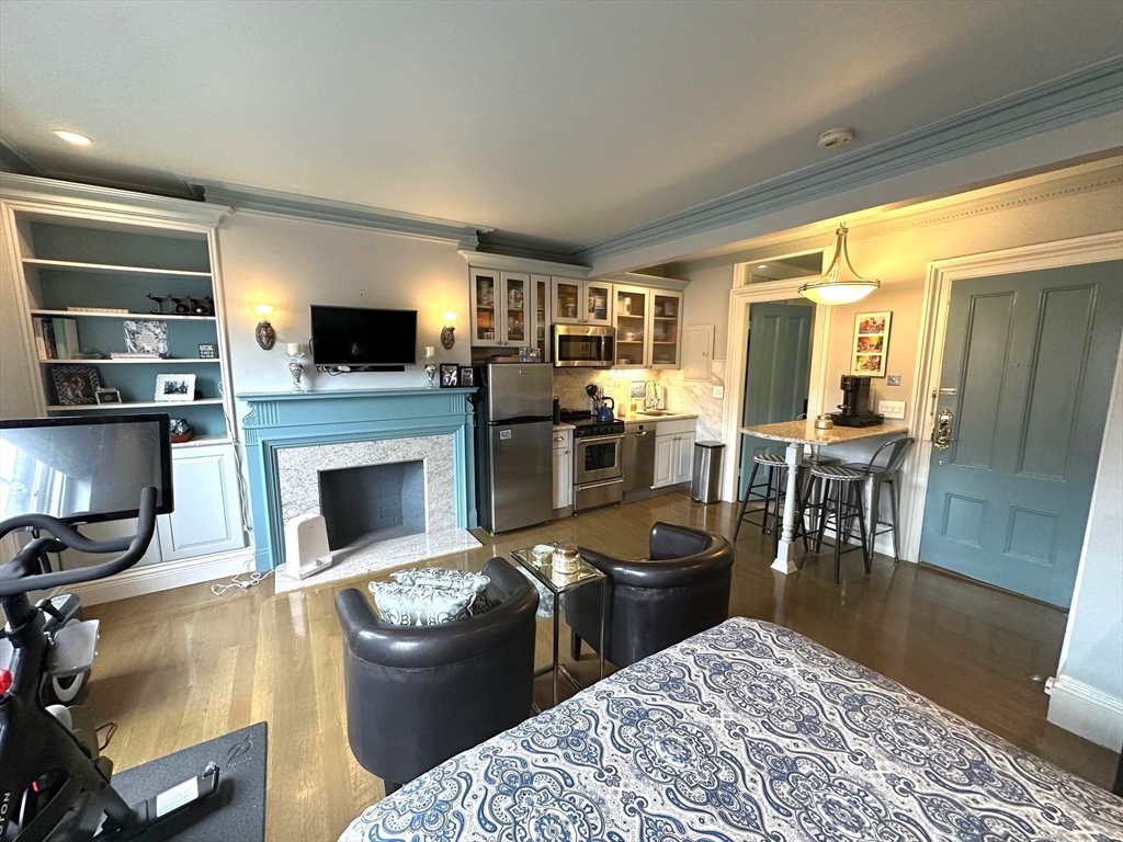 88 Charles # 5 Property Photo 1