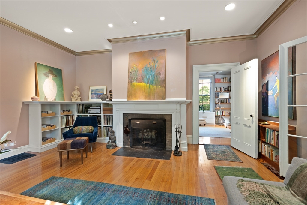 32 Hawthorn St Property Photo 6