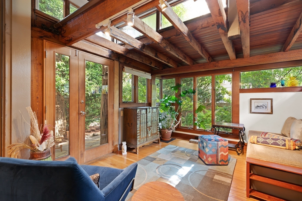 32 Hawthorn St Property Photo 14