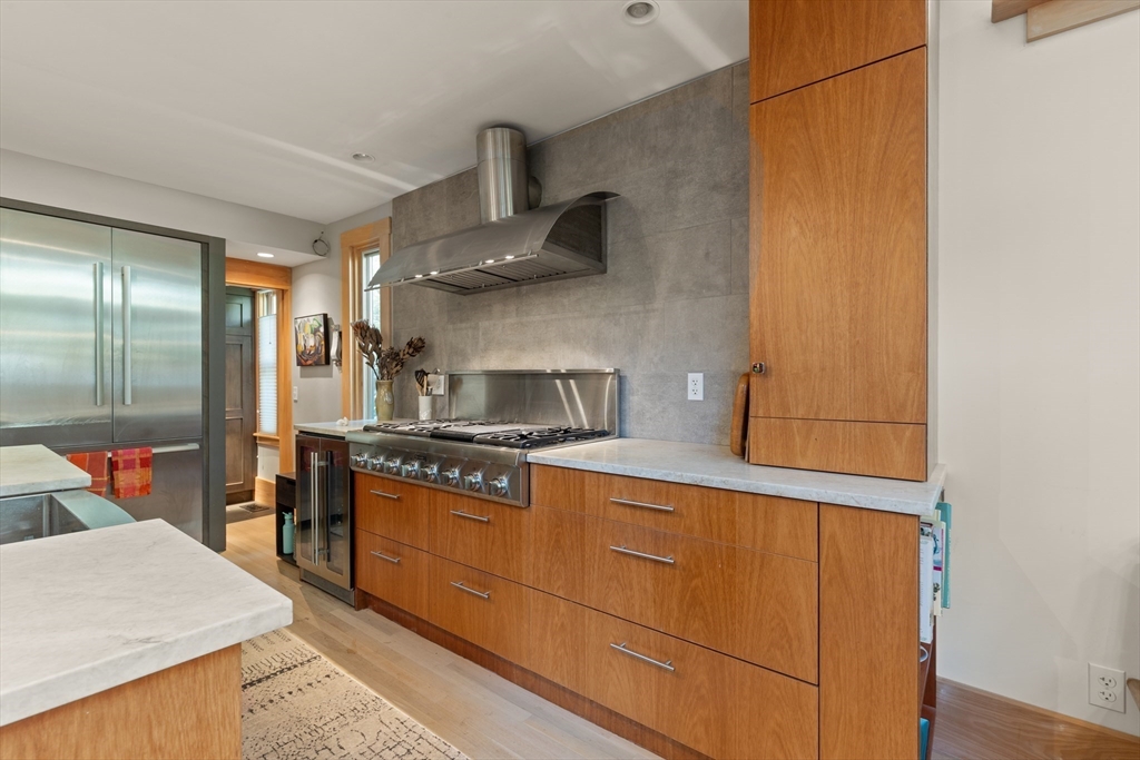 32 Hawthorn St Property Photo 18