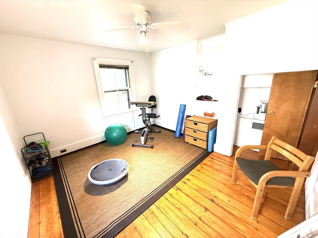 32 Hawthorn St Property Photo 23