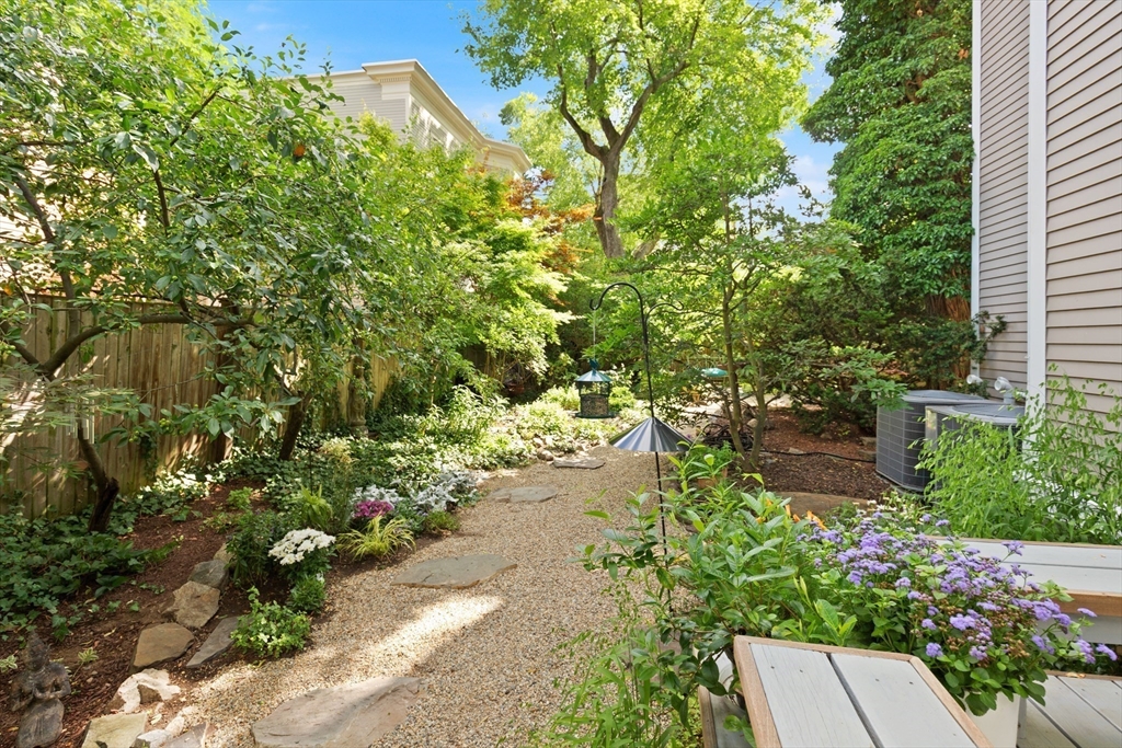 32 Hawthorn St Property Photo 37