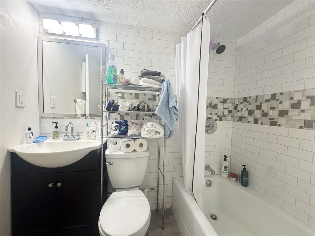 1643 Cambridge # 21 Property Photo 5