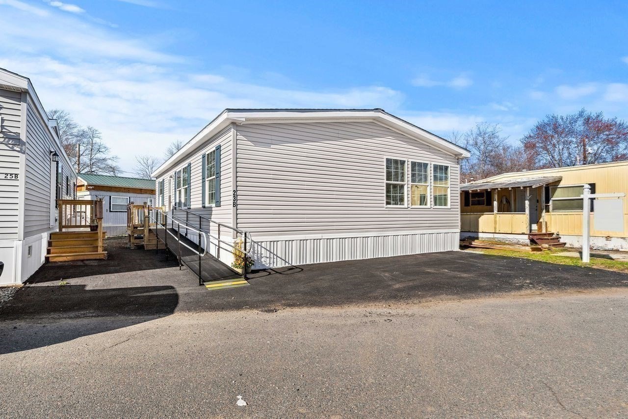 200 North St # B Property Photo 2