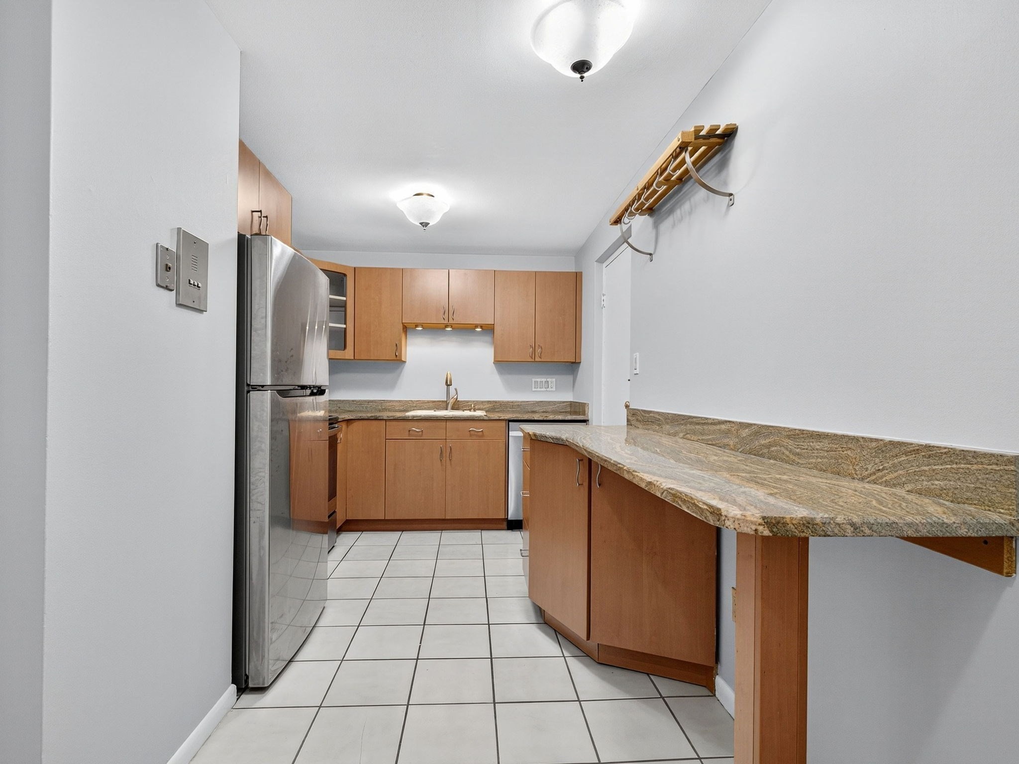 2323 Washington St # 6 Property Photo 3