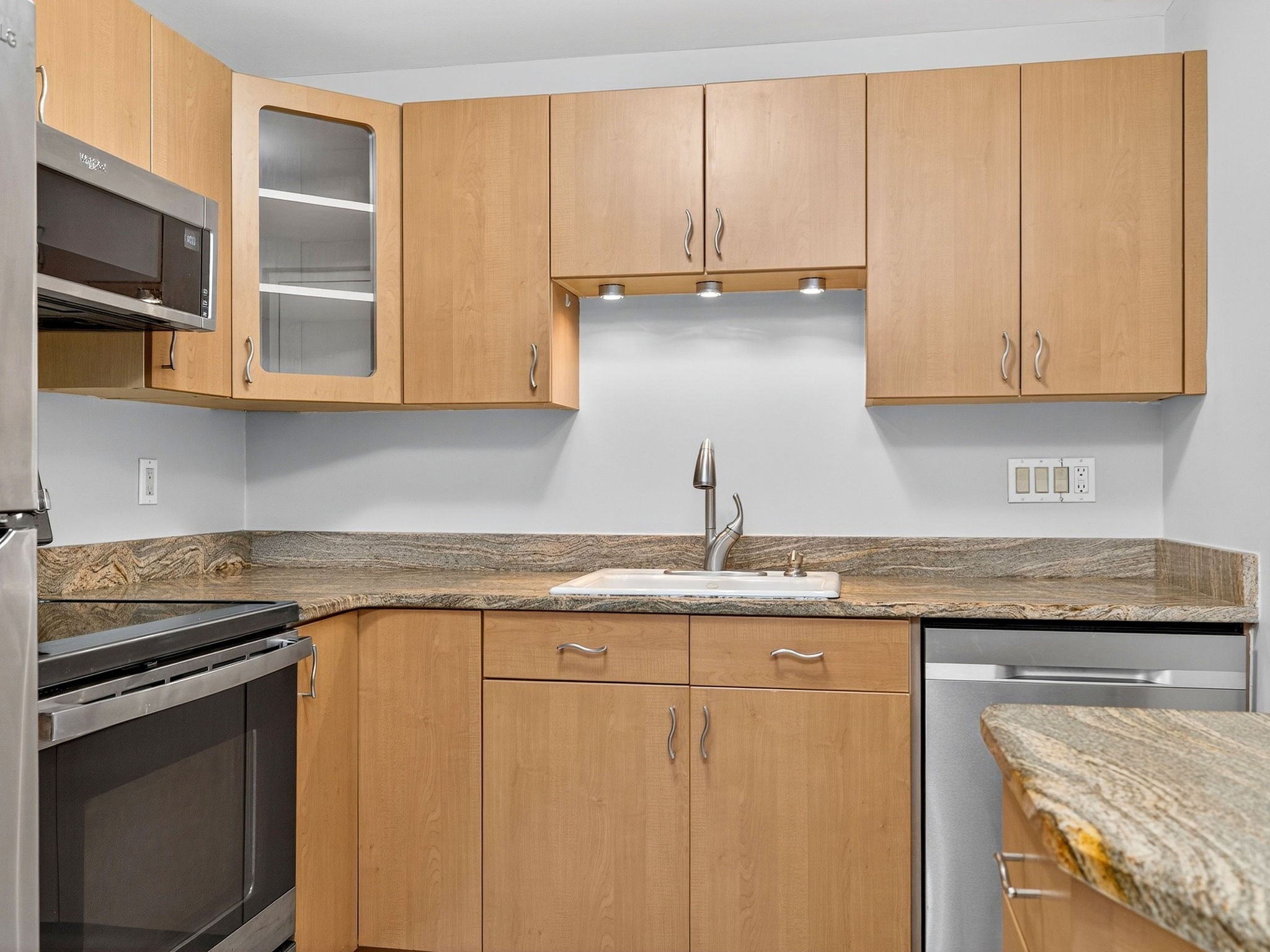 2323 Washington St # 6 Property Photo 4