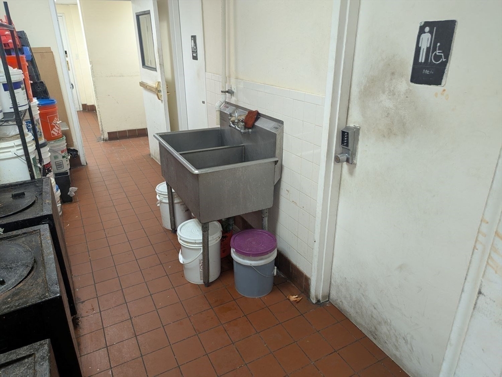 2 Confidential Property Photo 16