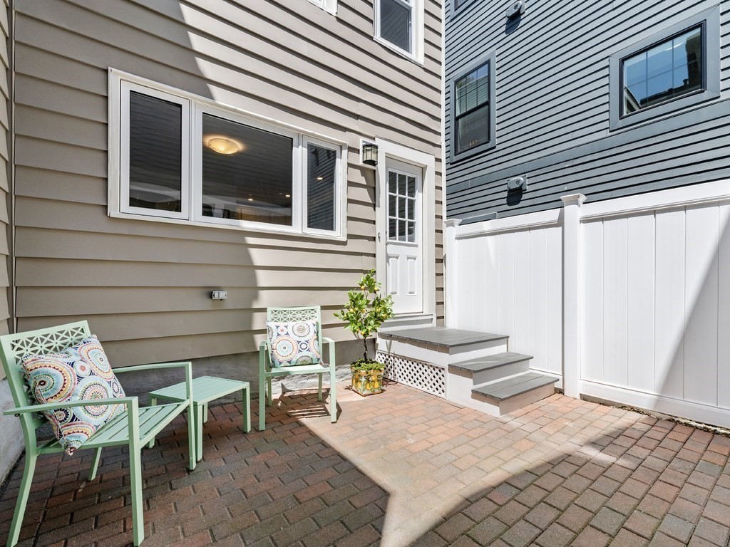 18r Polk Street Property Photo 3