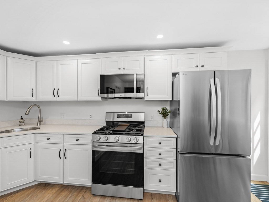 18r Polk Street Property Photo 4