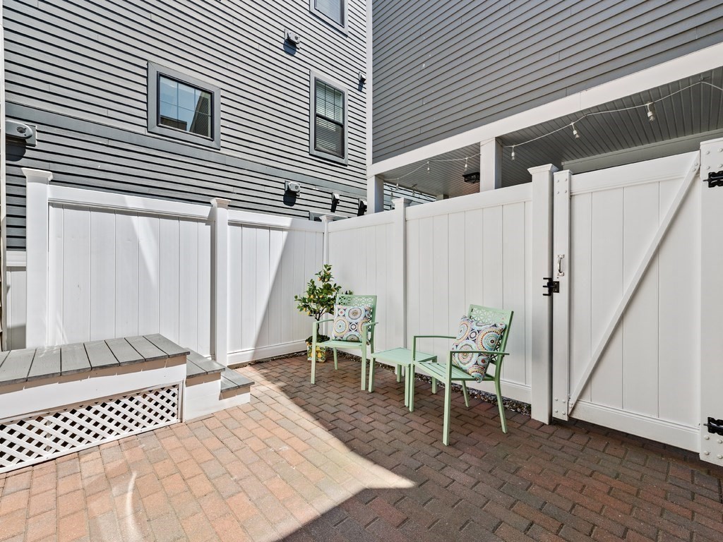 18r Polk Street Property Photo 17