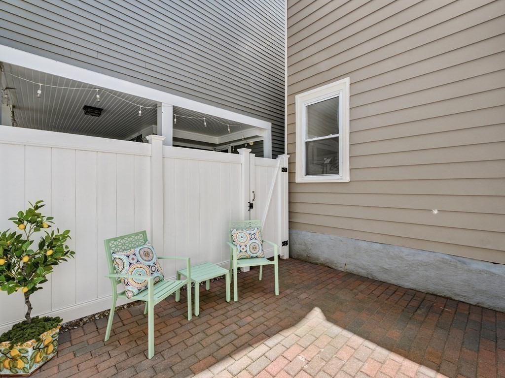 18r Polk Street Property Photo 18