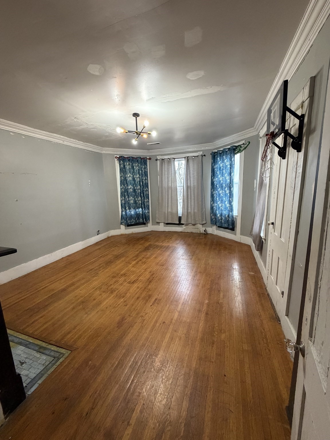 1030 Worthington St Property Photo 7