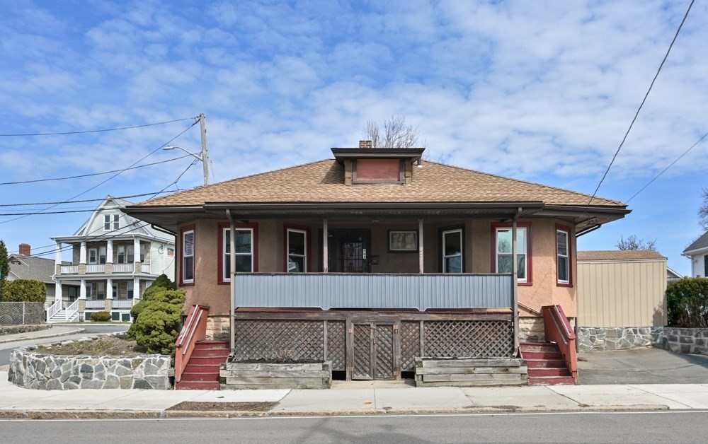 542 Riverside Ave Property Photo 2