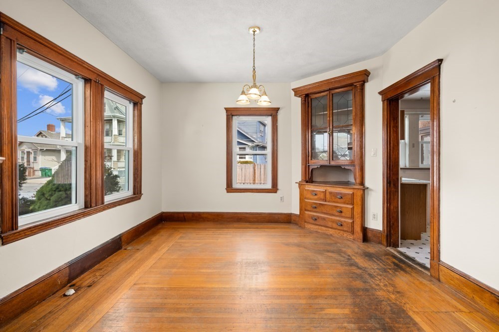 542 Riverside Ave Property Photo 4