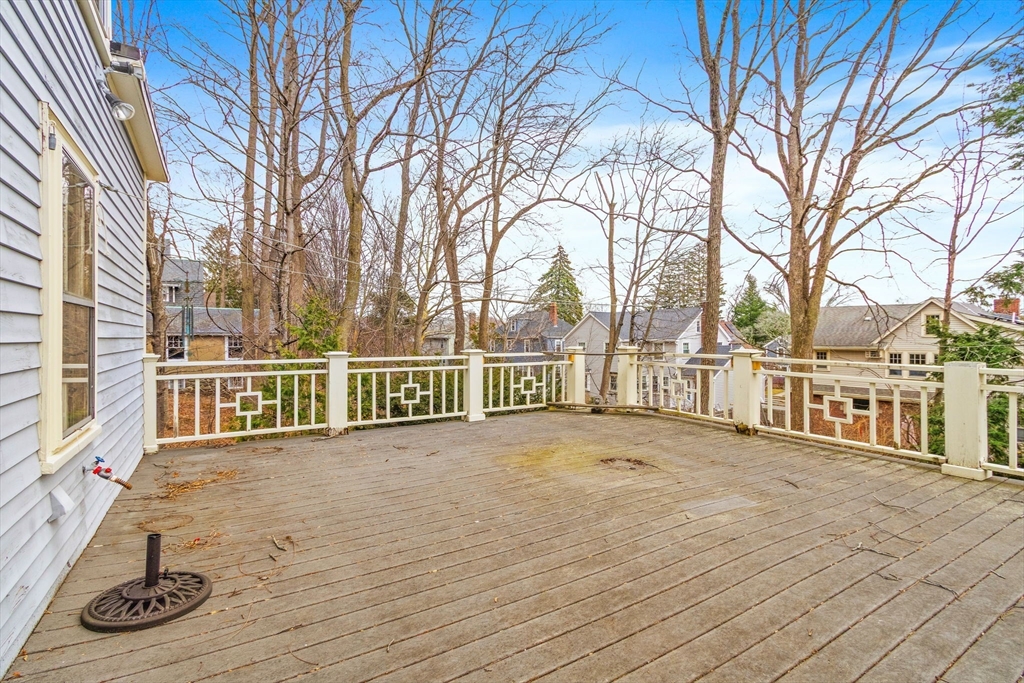 490 Pleasant St Property Photo 14