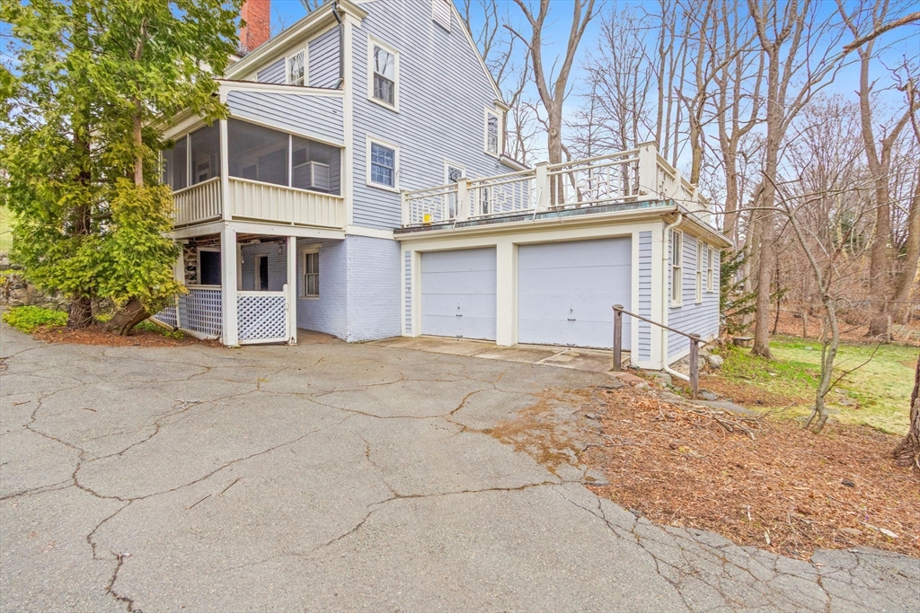 490 Pleasant St Property Photo 16