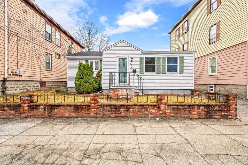 298 Collette St