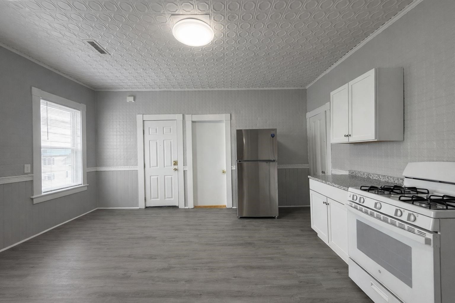 133 University Ave # 6 Property Photo 2