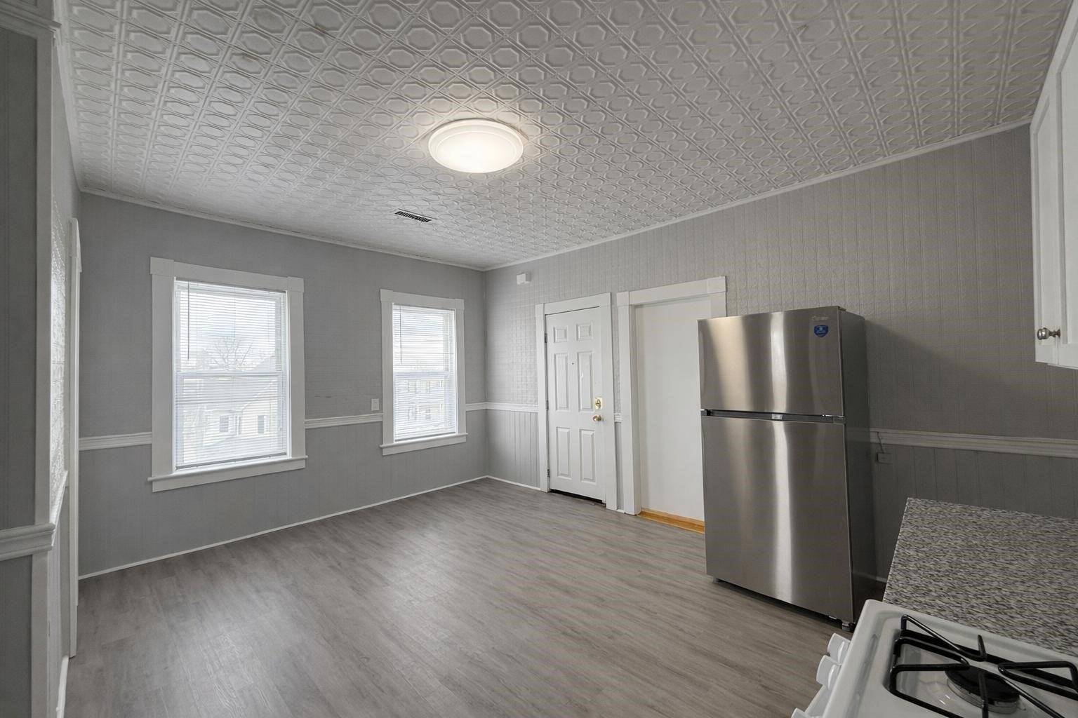 133 University Ave # 6 Property Photo 3