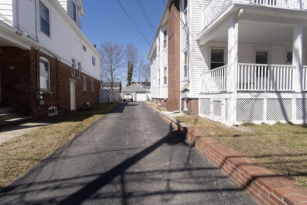 98 Harlow St Property Photo 3