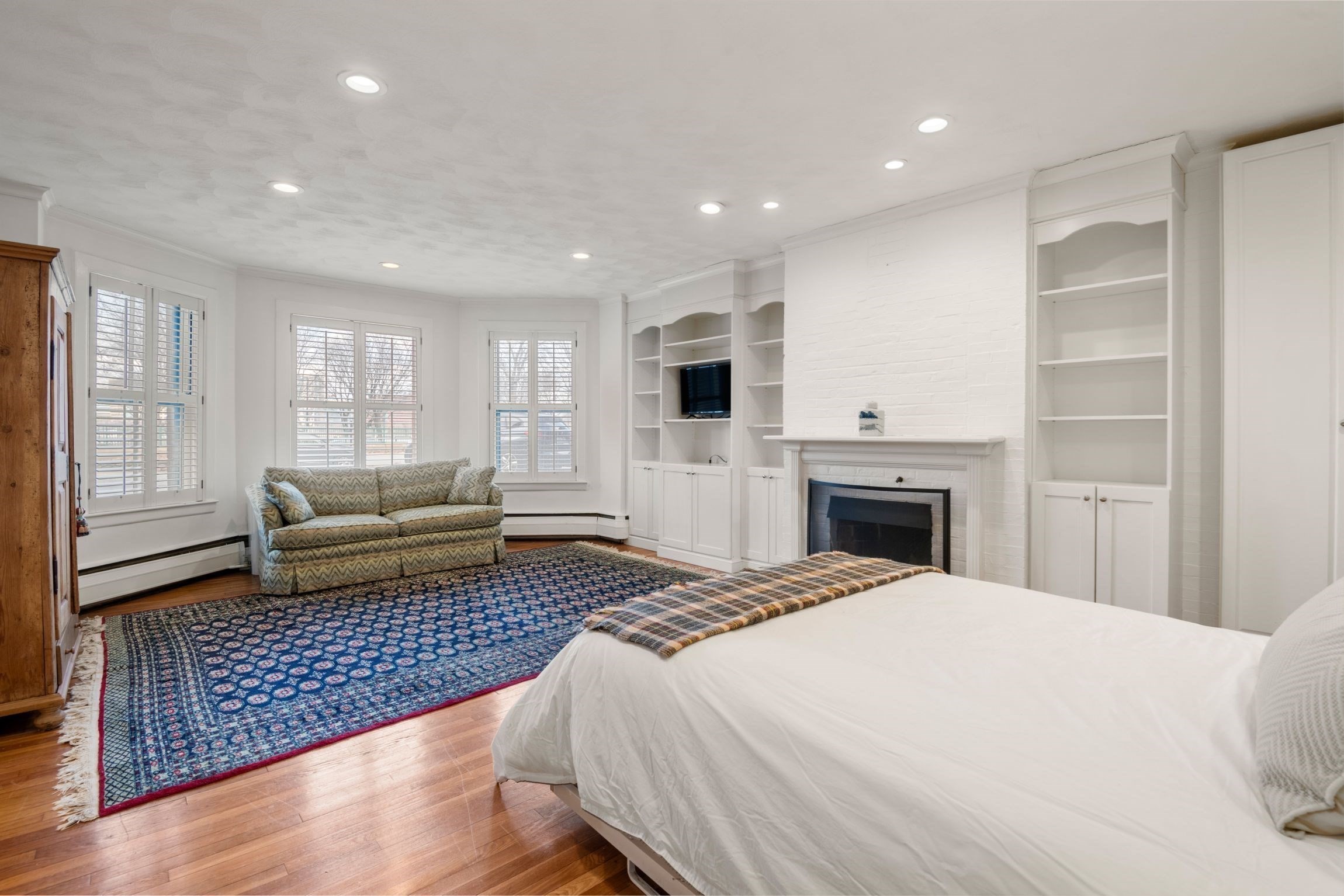 236 Beacon St # 1E Property Photo 1