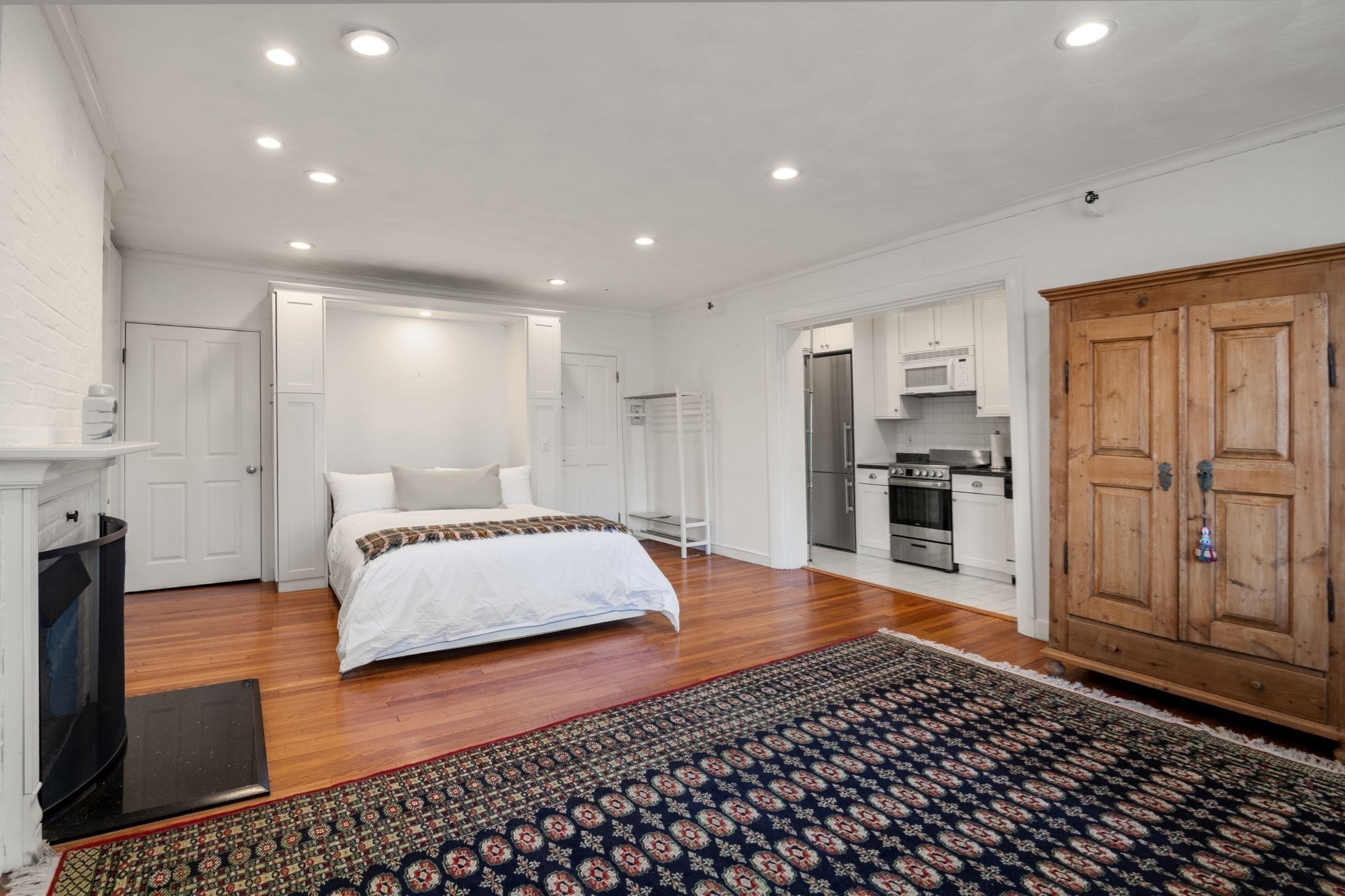 236 Beacon St # 1e Property Photo 6