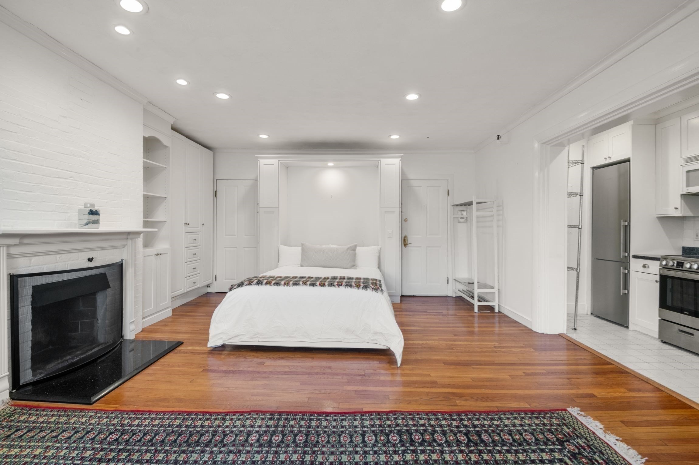 236 Beacon St # 1e Property Photo 7