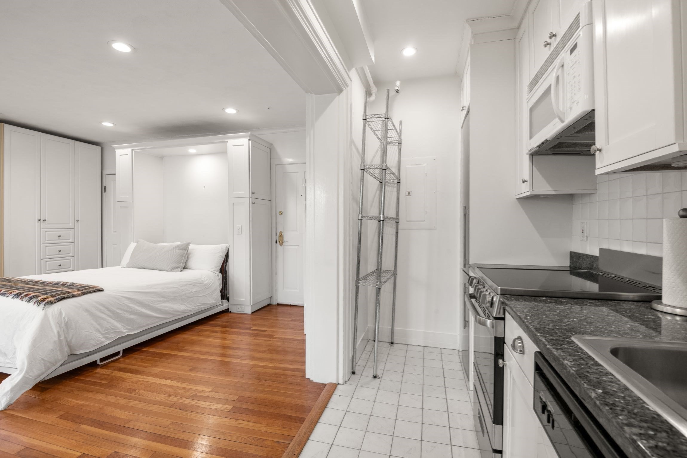 236 Beacon St # 1e Property Photo 10