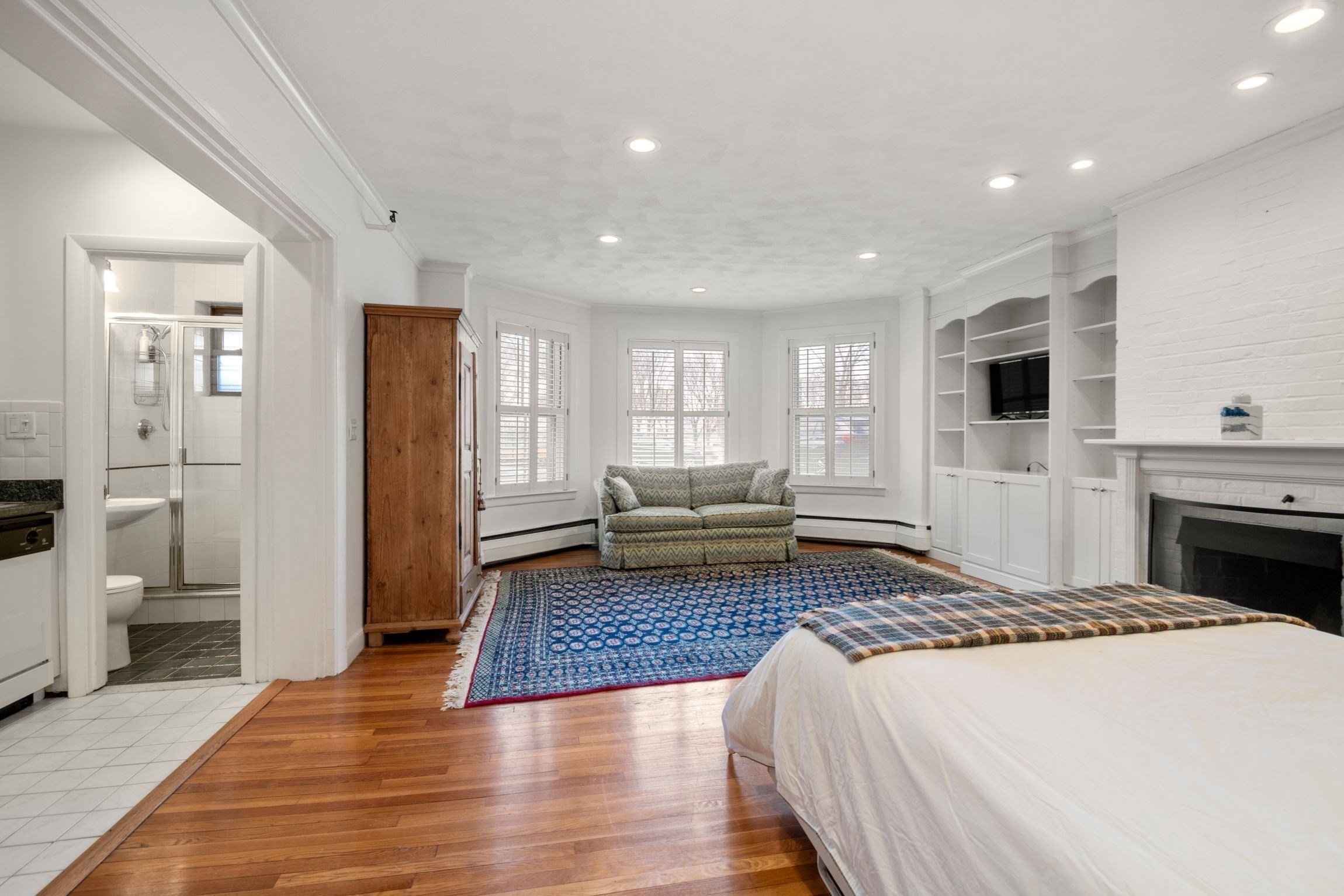 236 Beacon St # 1e Property Photo 11