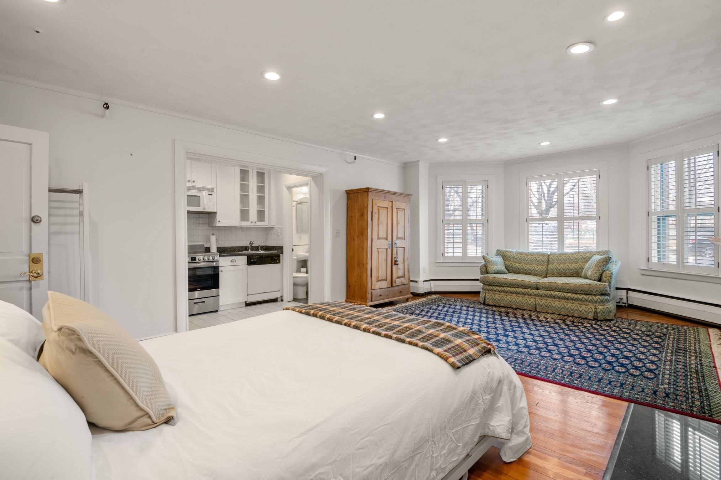 236 Beacon St # 1e Property Photo 13