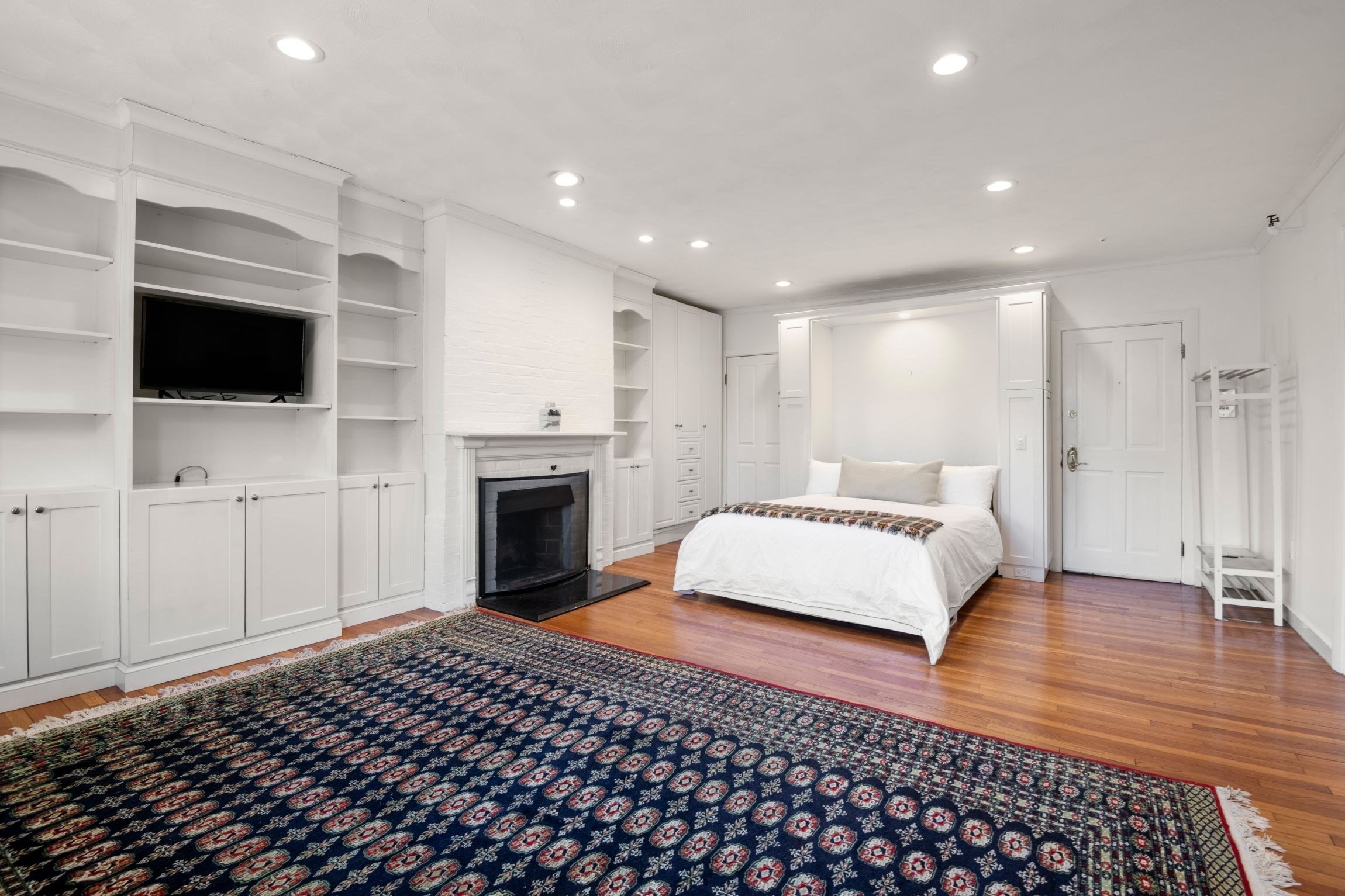 236 Beacon St # 1e Property Photo 14