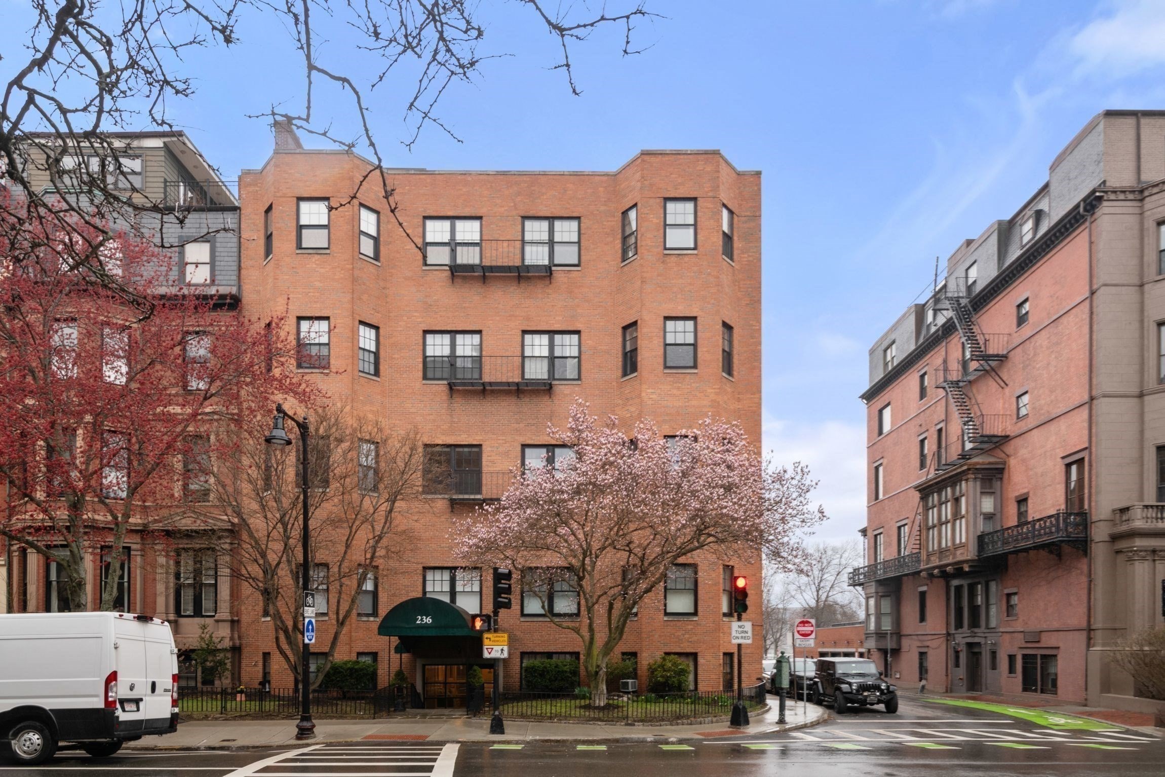 236 Beacon St # 1e Property Photo 31