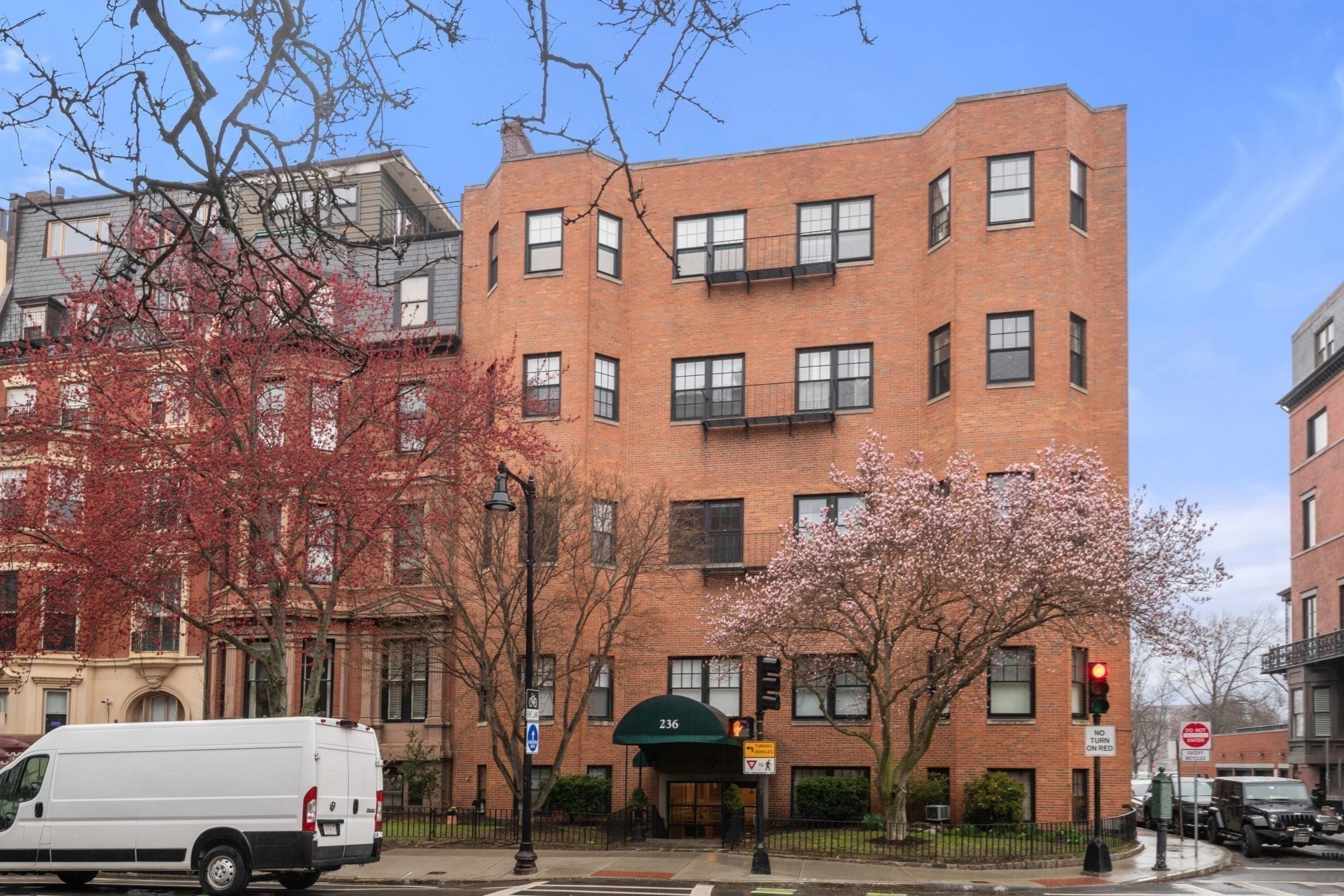 236 Beacon St # 1e Property Photo 32