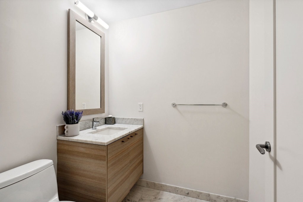 1 Franklin St # 2507 Property Photo 22