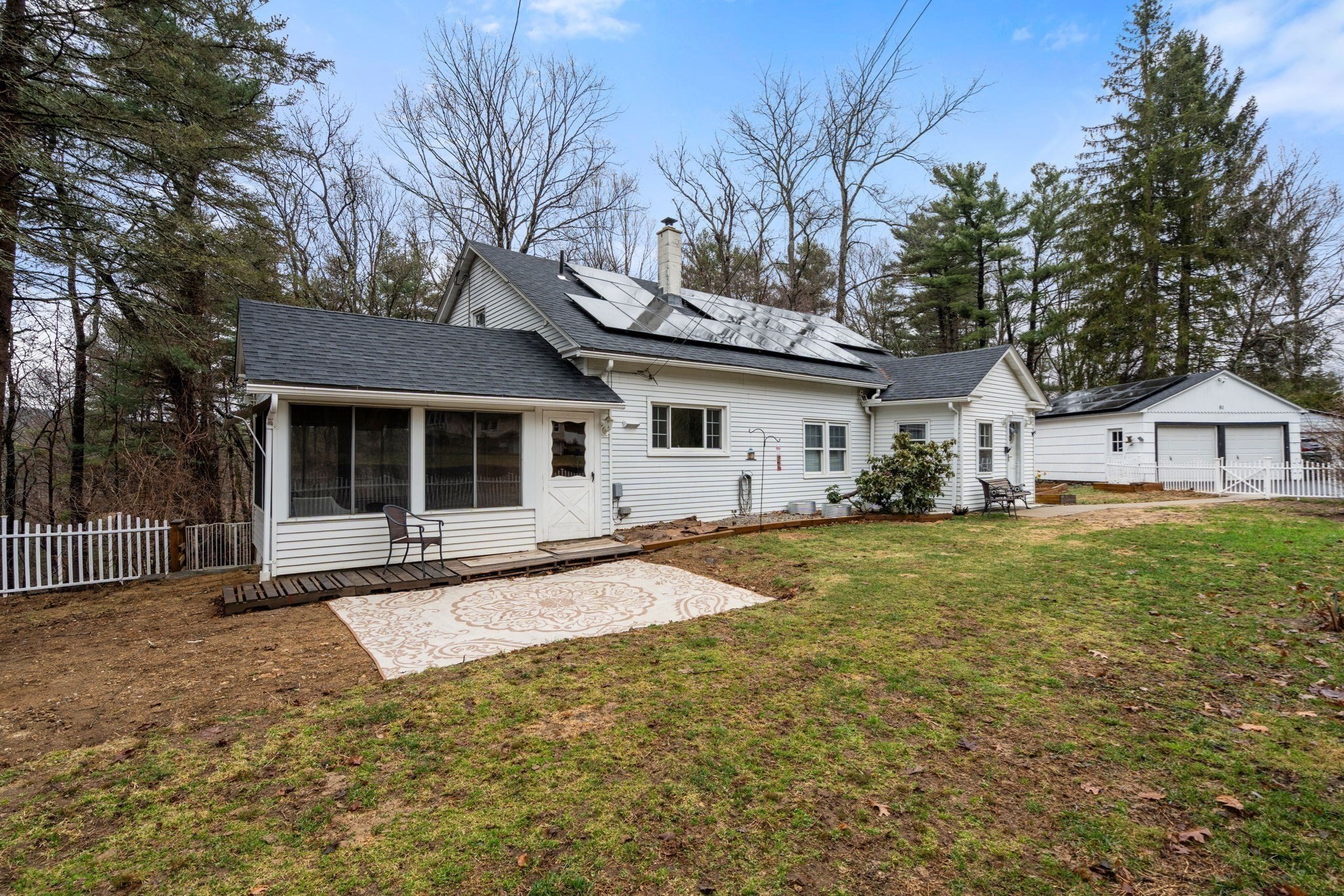 61 E Brimfield Rd Property Photo 1