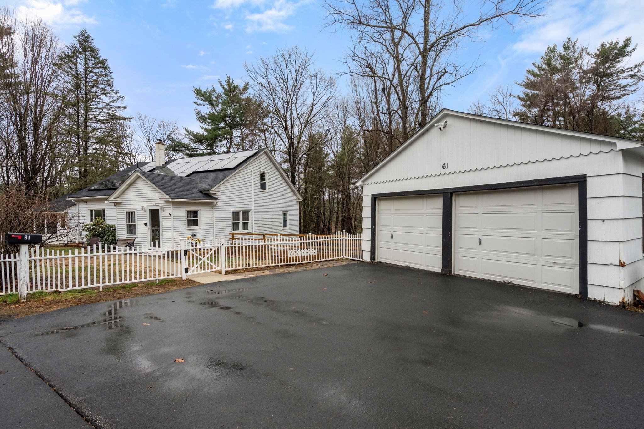 61 E Brimfield Rd Property Photo 3