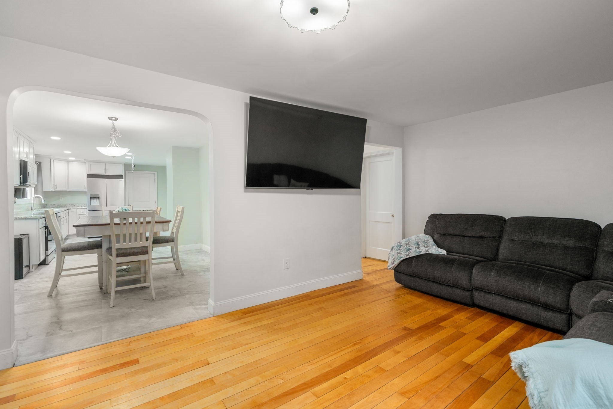 61 E Brimfield Rd Property Photo 4